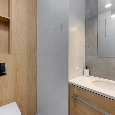 Front Park By Staywin *