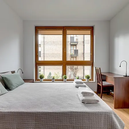 Apartment Front Park By Staywin *