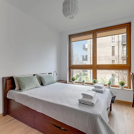 Front Park By Staywin