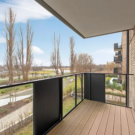 Front Park By Staywin