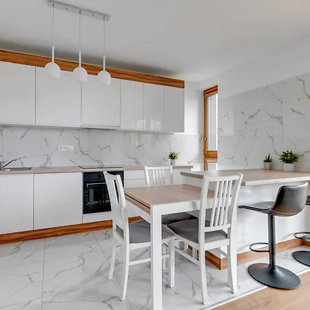 Apartment Front Park By Staywin *