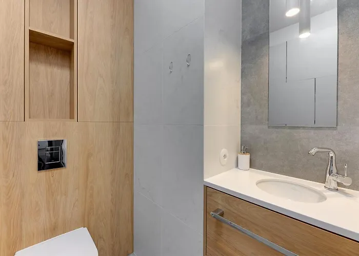 Front Park By Staywin *