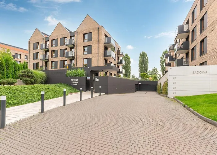 Front Park By Staywin