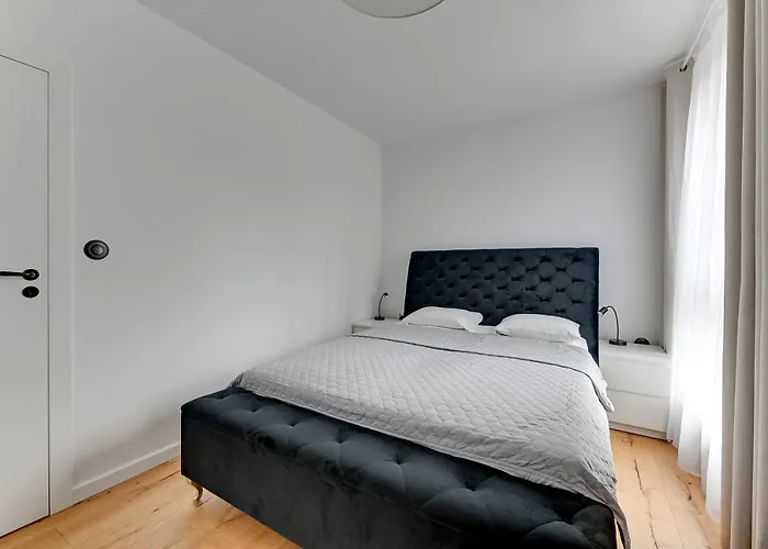 Front Park By Staywin *